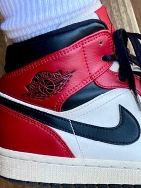 7.5Y Rare Air Jordan 1 Mid "Chicago Black Toe"